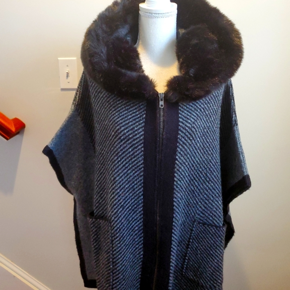 NWT Steve Madden Women's Sz M / L Fur Hood Poncho / Cape